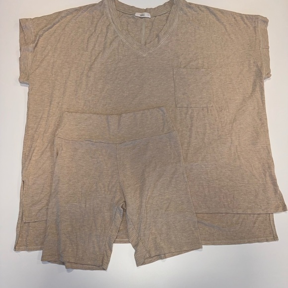 Tan V-Neck Ribbed Set - Picture 2 of 3